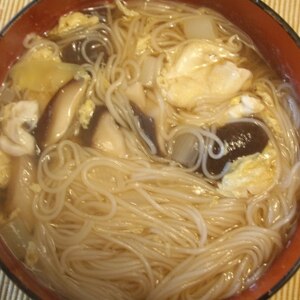 簡単ヘルシー！たっぷりキノコの卵とじにゅう麺♪